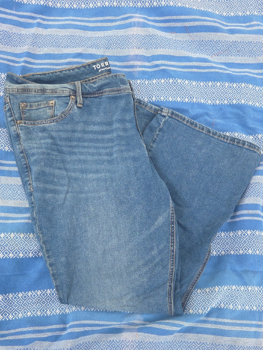 torrid, 20R || 'Luxe Super Stretch' Slim Bootcut Jeans || Mid Wash